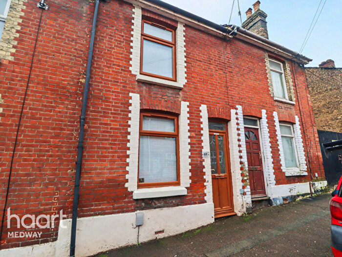 2 Bedroom Terraced House To Rent In Castle Road, Chatham, ME4