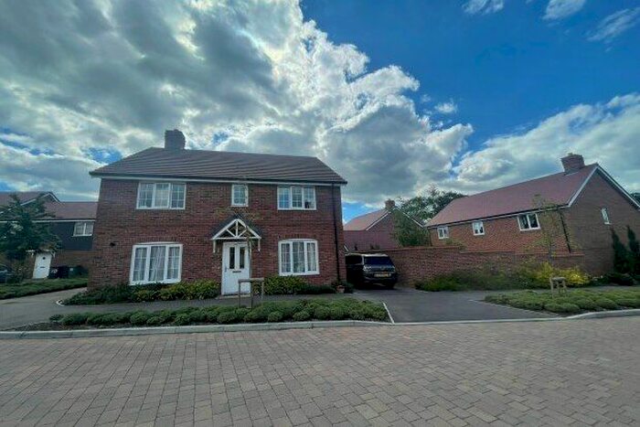 4 Bedroom Detached House To Rent In Cortland Drive, Tadley, RG26