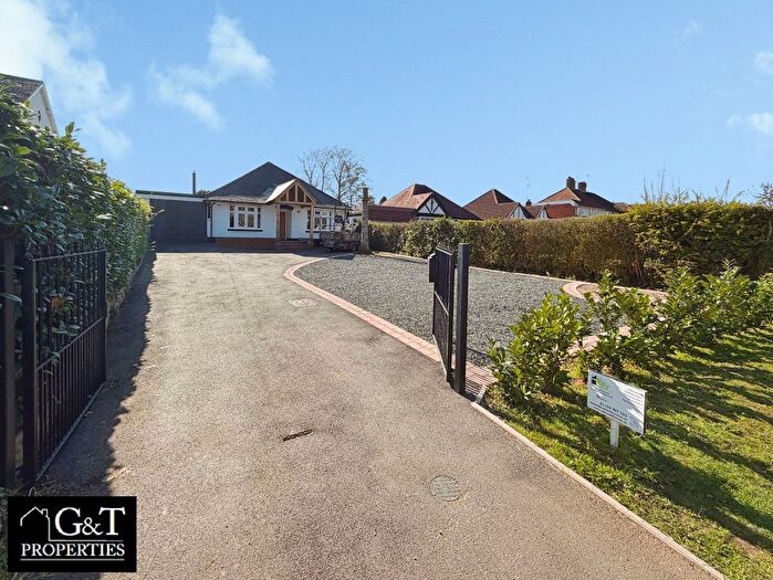 3 Bedroom Bungalow For Sale In Bratch Lane, Wombourne, Wolverhampton, WV5