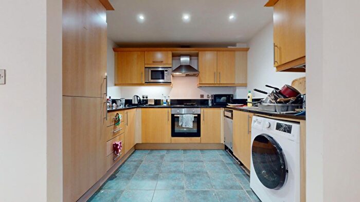 2 Bedroom Flat For Sale In Gainsborough House, Cassilis Road, Canary Wharf, London, E14