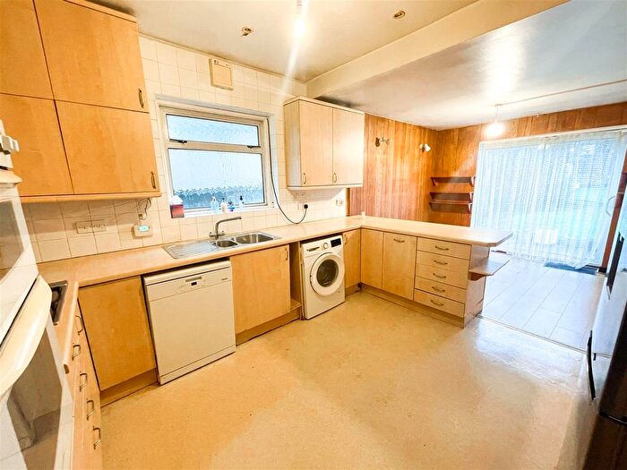 5 Bedroom Detached House For Sale In Foscote Road, London, NW4