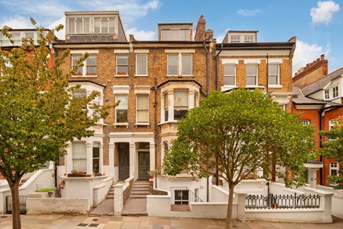 2 Bedroom Flat For Sale In Denning Road, Hampstead, NW3