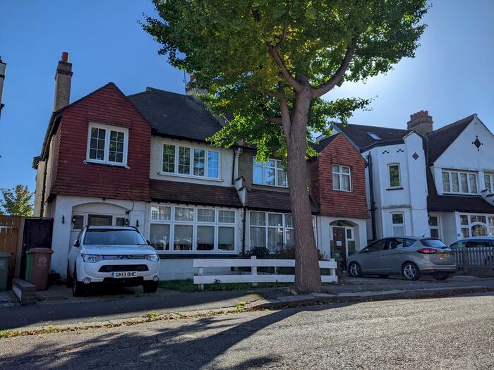 4 Bedroom Semi-Detached House To Rent In Hillside Gardens, Wallington, SM6