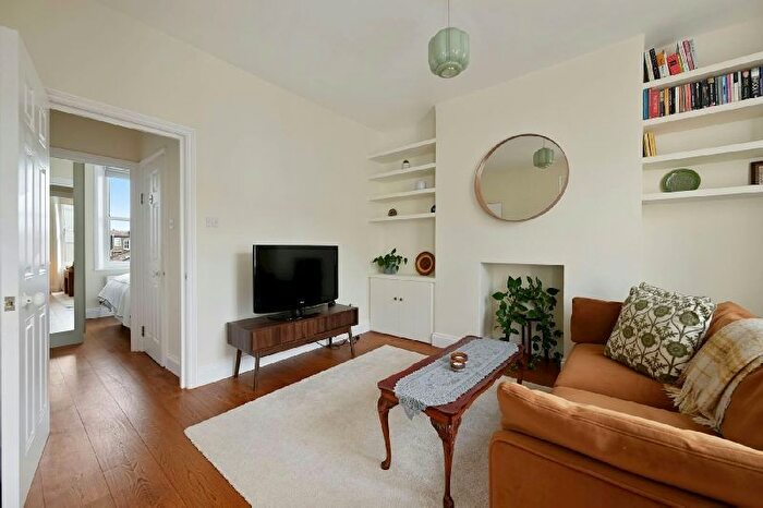 1 Bedroom Flat For Sale In Miranda Road, London, N19
