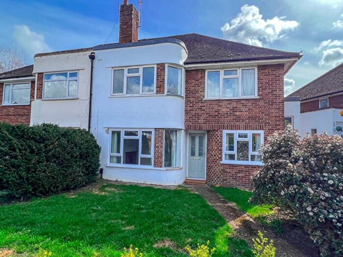 2 Bedroom Maisonette To Rent In Hampton Court Way, Thames Ditton, KT7