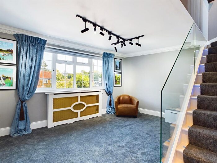 2 Bedroom Flat To Rent In Station Road, Hampton, TW12