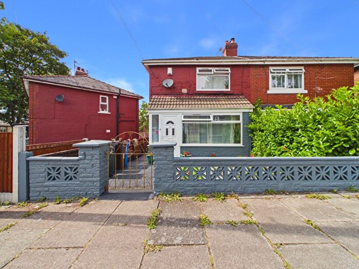 3 Bedroom Semi-Detached House For Sale In Wellbank Avenue, Ashton-Under-Lyne, Greater Manchester, OL6