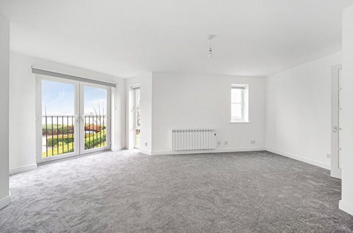 2 Bedroom Flat To Rent In Harlinger Street, Woolwich, London, SE18