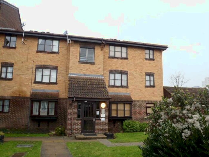 Studio To Rent In Conway Gardens, Grays, RM17