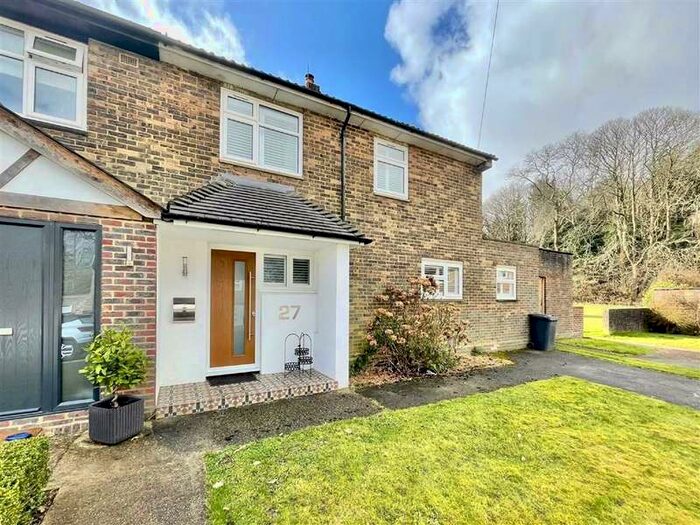 3 Bedroom Semi-Detached House For Sale In Fort Road, Halstead, TN14