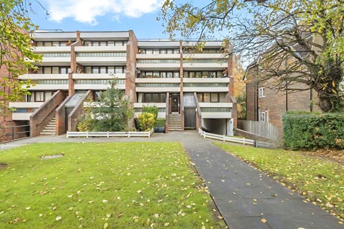 2 Bedroom Flat To Rent In London Lane, Bromley, BR1