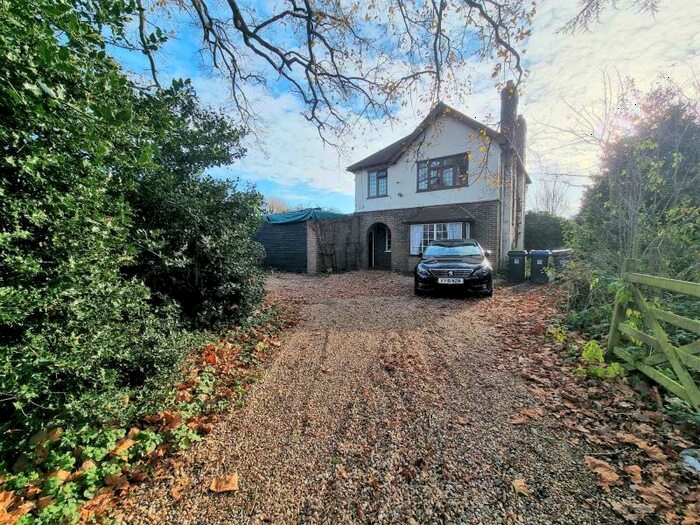 3 Bedroom Detached House To Rent In Woking, GU22