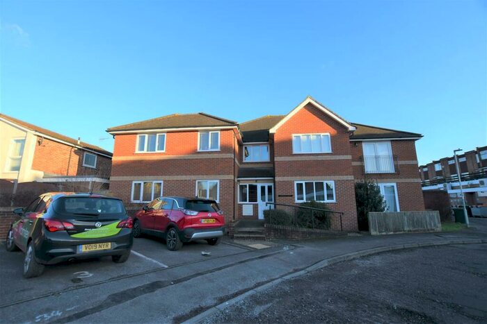 1 Bedroom Flat To Rent In Cavendish Court, RG4