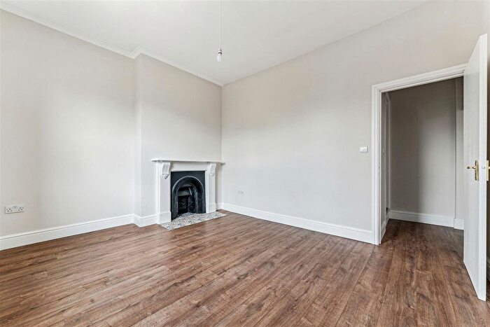 1 Bedroom Flat To Rent In Lambert Road, SW2