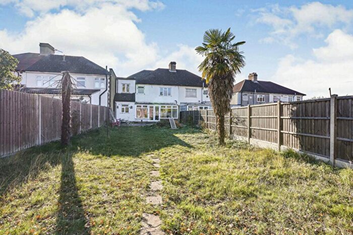 5 Bedroom Semi-Detached House To Rent In Long Lane Bexleyheath, DA7