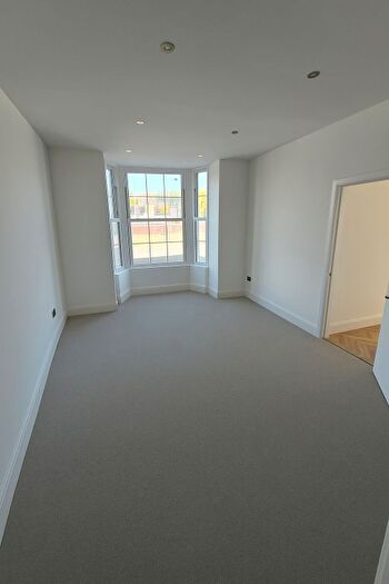 2 Bedroom Flat To Rent In Winchelsea Road, Rye, TN31