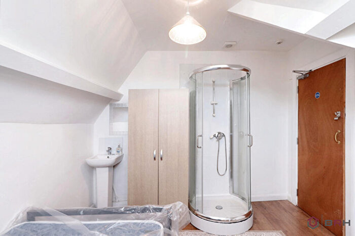 6 Bedroom Terraced House For Sale In Lea Road, Gainsborough, DN21