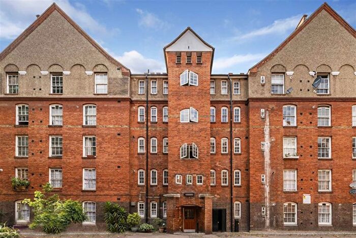 3 Bedroom Flat To Rent In Ligonier Street, London, E2