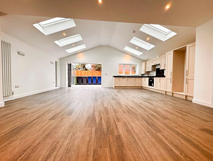 4 Bedroom Semi Detached House To Rent In Hulatt Road, Cambridge, Cambridgeshire, CB1