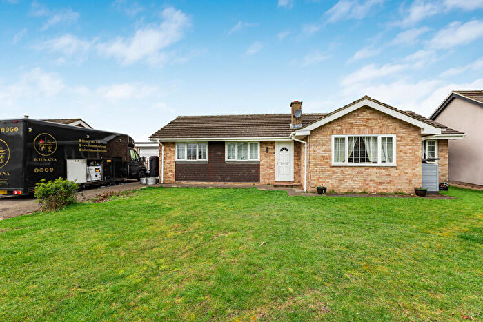 3 Bedroom Detached Bungalow For Sale In Begbroke Crescent, Begbroke, OX5