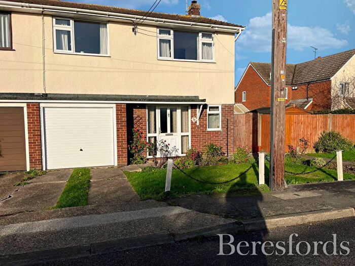 3 Bedroom Semi-detached House For Sale In Victoria Road, Writtle, CM1
