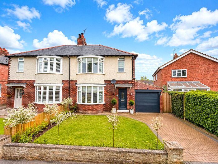3 Bedroom Semi-Detached House For Sale In Hambleton Avenue, Northallerton, North Yorkshire, DL7