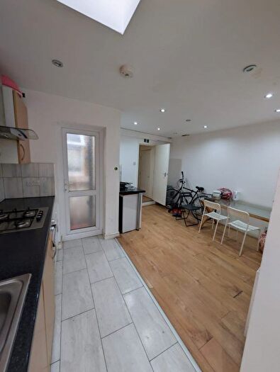 1 Bedroom Terraced House To Rent In Massive Studio Style En-Suit With Bills, Upton Park, E6