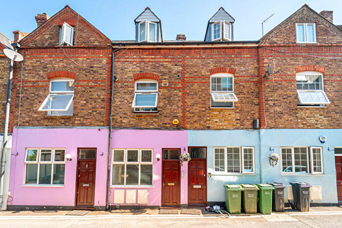 2 Bedroom Apartment To Rent In Canfield Place, South Hampstead, NW6