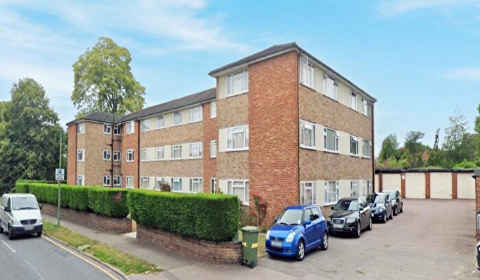 2 Bedroom Flat To Rent In Park Avenue, Maidstone, ME14