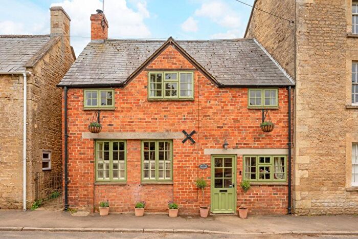3 Bedroom Semi-Detached House For Sale In Main Street, Bledington, OX7