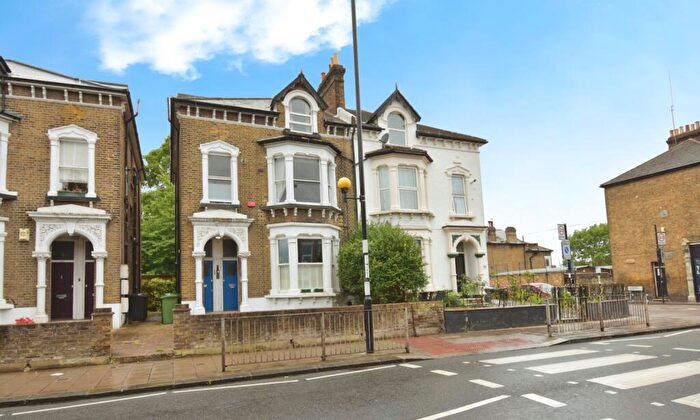 2 Bedroom Flat To Rent In Hither Green Lane London, SE13