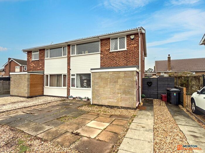 3 Bedroom Semi-Detached House For Sale In Douglas Drive, Ibstock, LE67