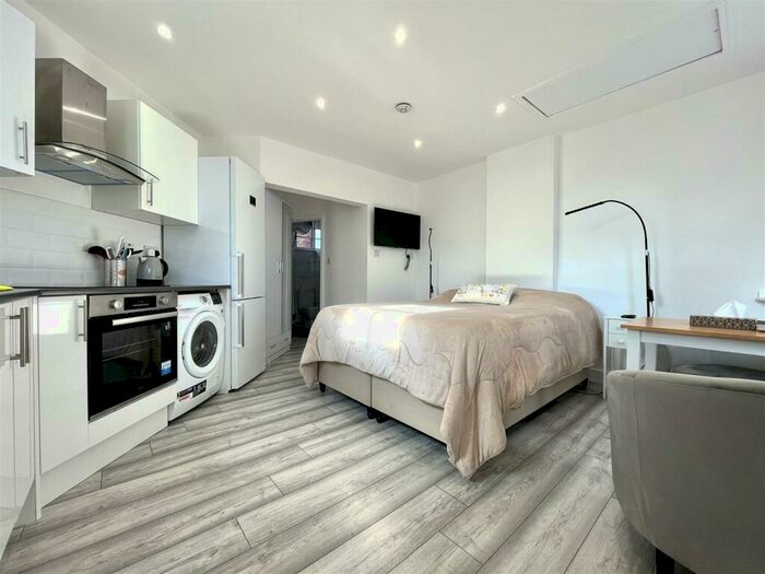 Studio To Rent In Inverness Avenue, Enfield, EN1