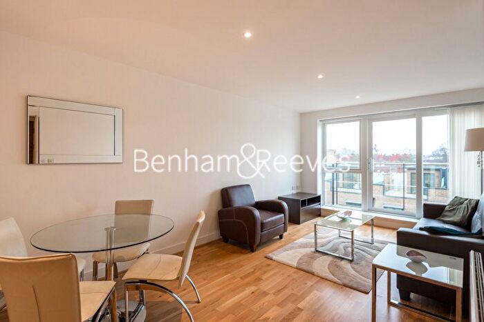 1 Bedroom Flat To Rent In Bromyard Avenue, Acton, W3