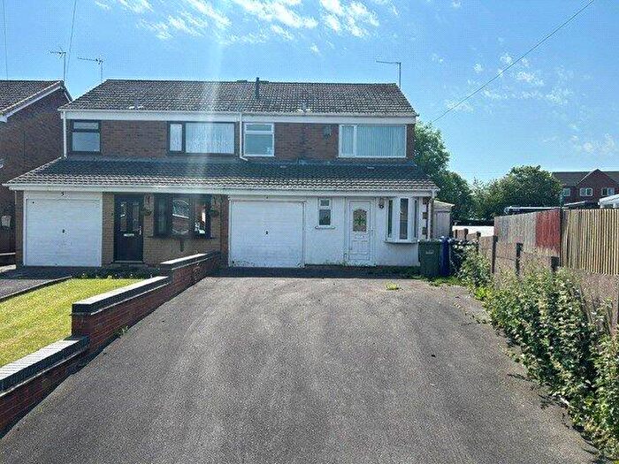 3 Bedroom Semi Detached House For Sale In Red Leasowes Road, Halesowen, West Midlands, B63
