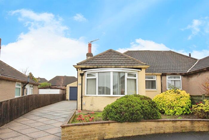 2 Bedroom Semi-Detached Bungalow For Sale In Kingswear Rise, Leeds, LS15