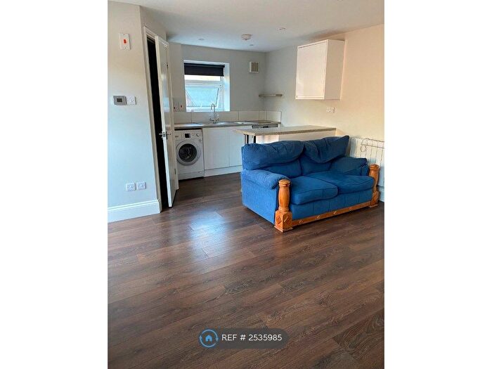 Studio To Rent In Newbridge Road, Bath, BA1