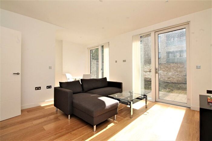 2 Bedroom Flat To Rent In Bristol Walk, Kilburn, London, NW6