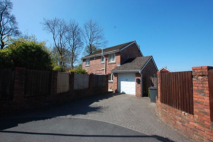 4 Bedroom Detached House To Rent In Havenside Close, Moorside, Oldham, OL4