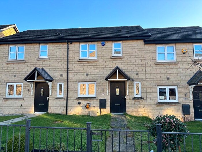 3 Bedroom Town House For Sale In New Road, Denholme, BD13