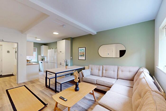 6 Bedroom House To Rent In Gamble Street, NG7