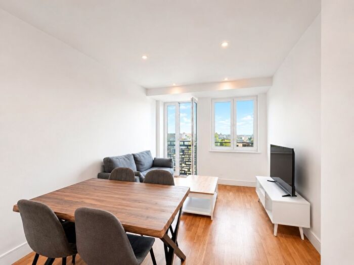 1 Bedroom Flat To Rent In Burlington House, Waltham Cross, EN8