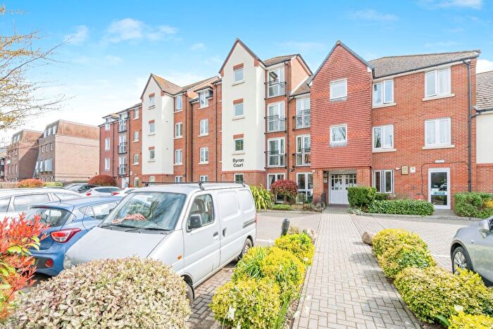 1 Bedroom Flat For Sale In Stockbridge Road, Chichester, West Sussex, PO19