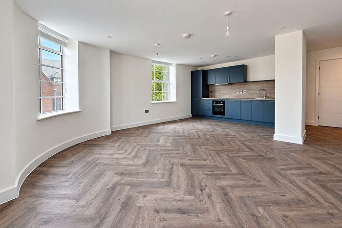 2 Bedroom Flat For Sale In Fountain Court, Steelhouse Lane, Birmingham, West Midlands, B4
