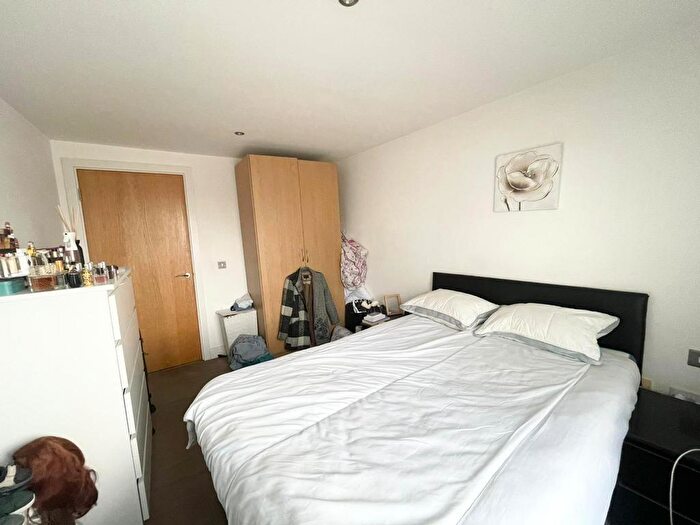 1 Bedroom Apartment To Rent In Clarence House, Clarence Dock, LS10