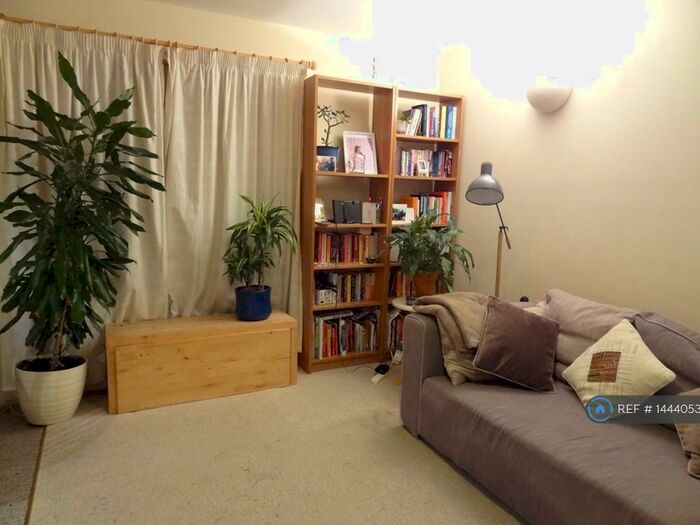 2 Bedroom Flat To Rent In Owens Way, Cowley, Oxford, OX4