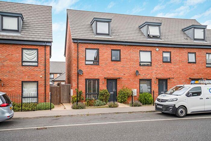 4 Bedroom End Of Terrace House For Sale In Burney Drive, Glebe Farm, Milton Keynes, MK17