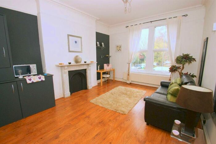 2 Bedroom Flat To Rent In Westhill Terrace, Leeds, LS7