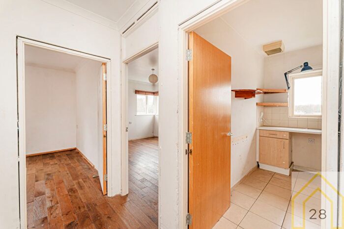 2 Bedroom Flat For Sale In Eastway, London, E9