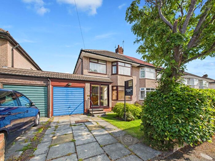 3 Bedroom Semi-Detached House For Sale In Derwent Close, Rainhill, Prescot, L35